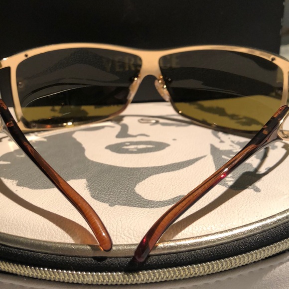 VERSACE Sunglasses - Picture 7 of 8